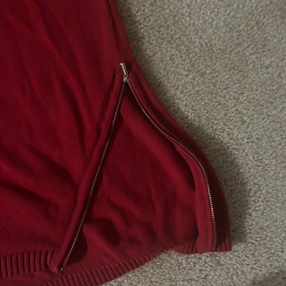 Red sweater - Picture 4 of 4